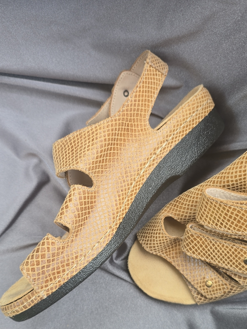 Helle Spain Comfort Sandals - 3 Strap Tan Snakeskin Pattern Gold Size 39 / 8